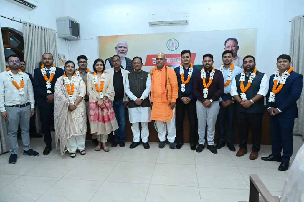 विधायक ललित चंद्राकर के नेतृत्व में सीजी पीएसी में चयनित अभ्यर्थियों व पालकगण ने मुख्यमंत्री विष्णुदेव साय से सौजन्य मुलाकात की