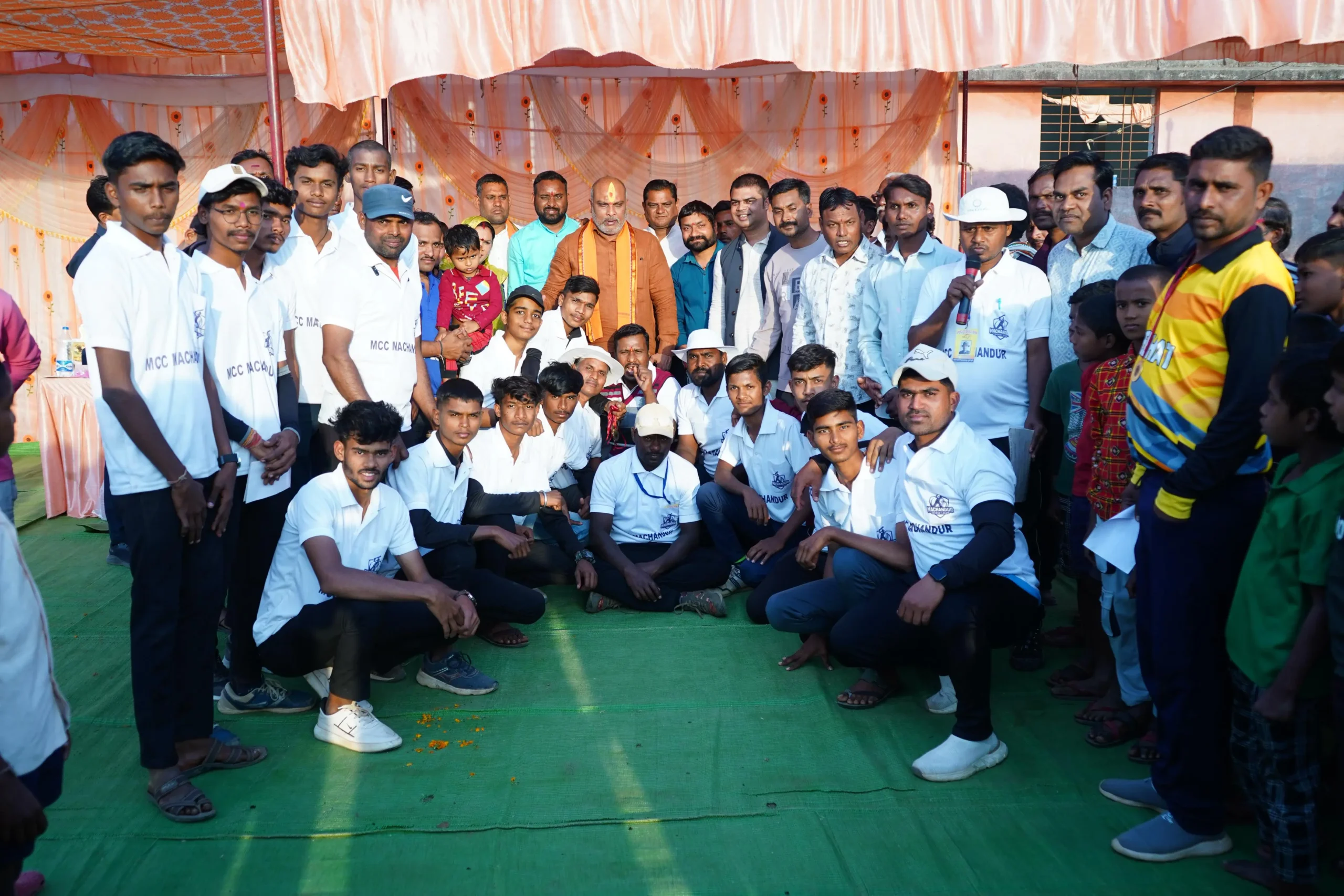 दुर्ग ग्रामीण विधायक ललित चंद्राकर ने MCC क्रिकेट क्लब मचांदुर द्वारा आयोजित क्रिकेट प्रतियोगिता के पुरुस्कार वितरण कार्यक्रम में शामिल हुए