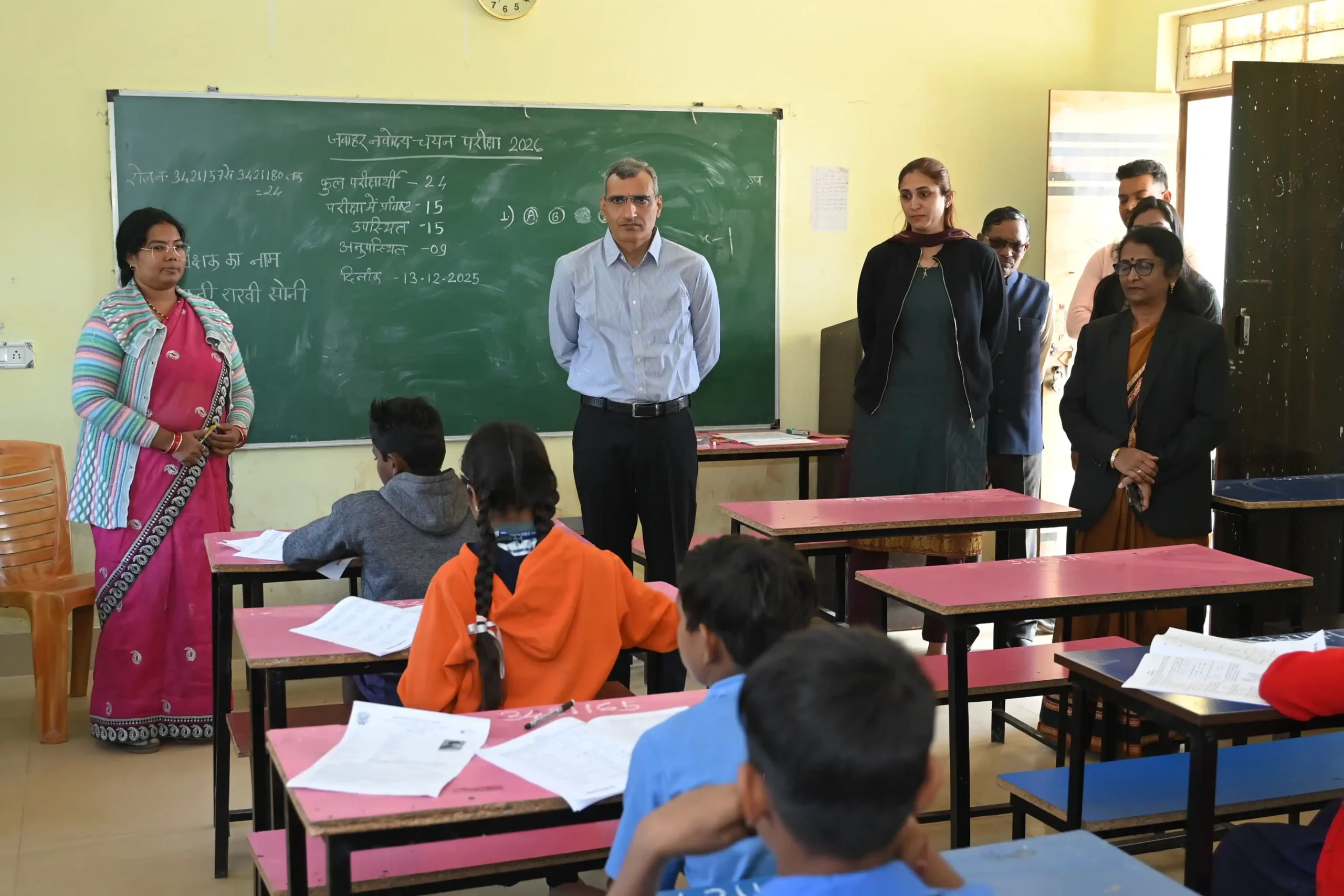 जवाहर नवोदय विद्यालय कक्षा 6वीं प्रवेश परीक्षा शांतिपूर्ण सम्पन्न, कलेक्टर रणबीर शर्मा ने परीक्षा केंद्रों का किया निरीक्षण