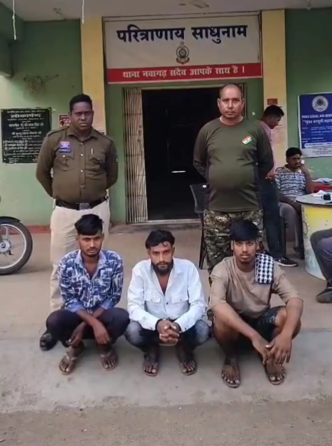 रास्ता रोककर अश्लील गाली गलौज कर डंडा से मारपीट कर कार को तोडफोड कर नुकसान पहुचाने वाले आरोपीगण गिरफ्तार