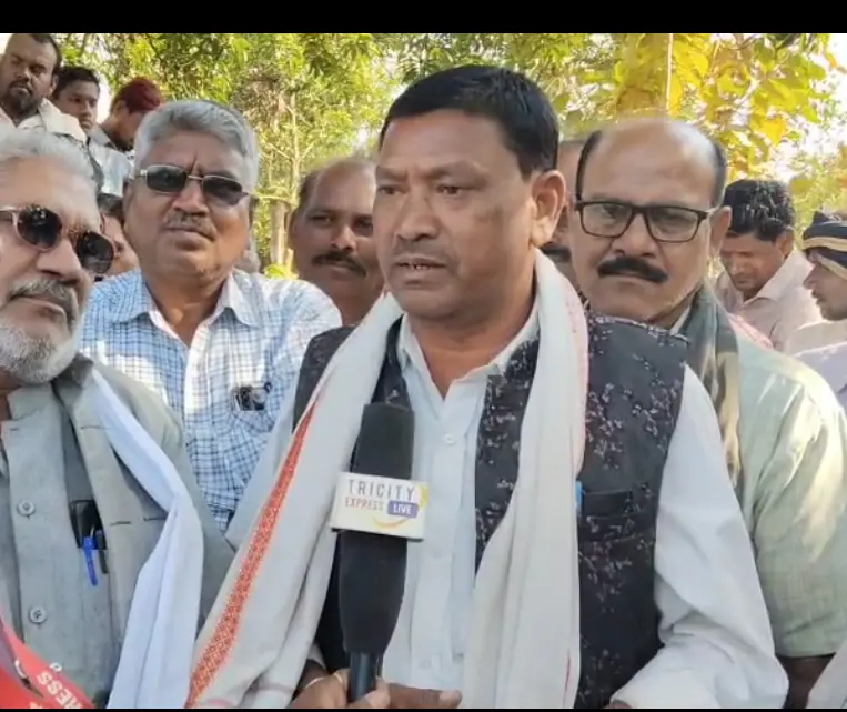 किसानों को फसल बोने के लिए न पानी मिल रही न बिजली