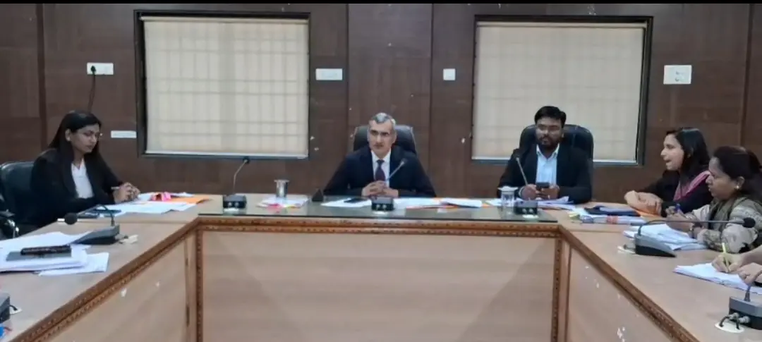 कलेक्टर रणबीर शर्मा ने की धान खरीदी व्यवस्था की व्यापक समीक्षा