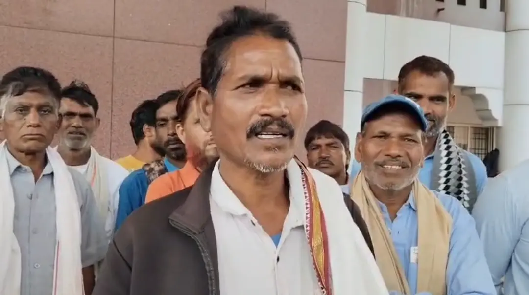 सरकारी जमीन पर अतिक्रमण कर प्रधानमंत्री आवास का निर्माण