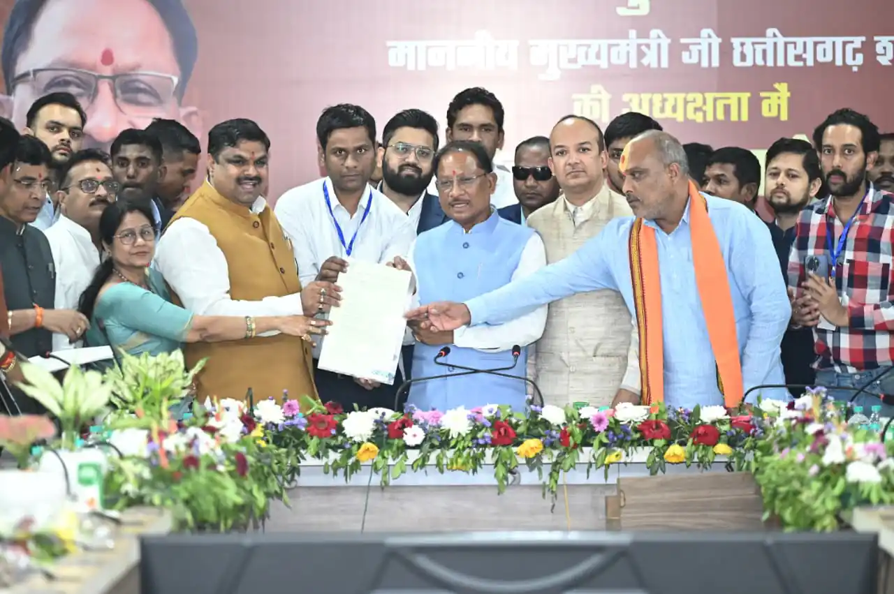 आईआईटी भिलाई एवं 40 आईटी कंपनियों के साथ एमओयू, आईटी पार्क युवाओं के लिए रोजगार, कौशल और नवाचार का नया द्वार खोलेगा – स्कूल शिक्षा मंत्री गजेन्द्र यादव