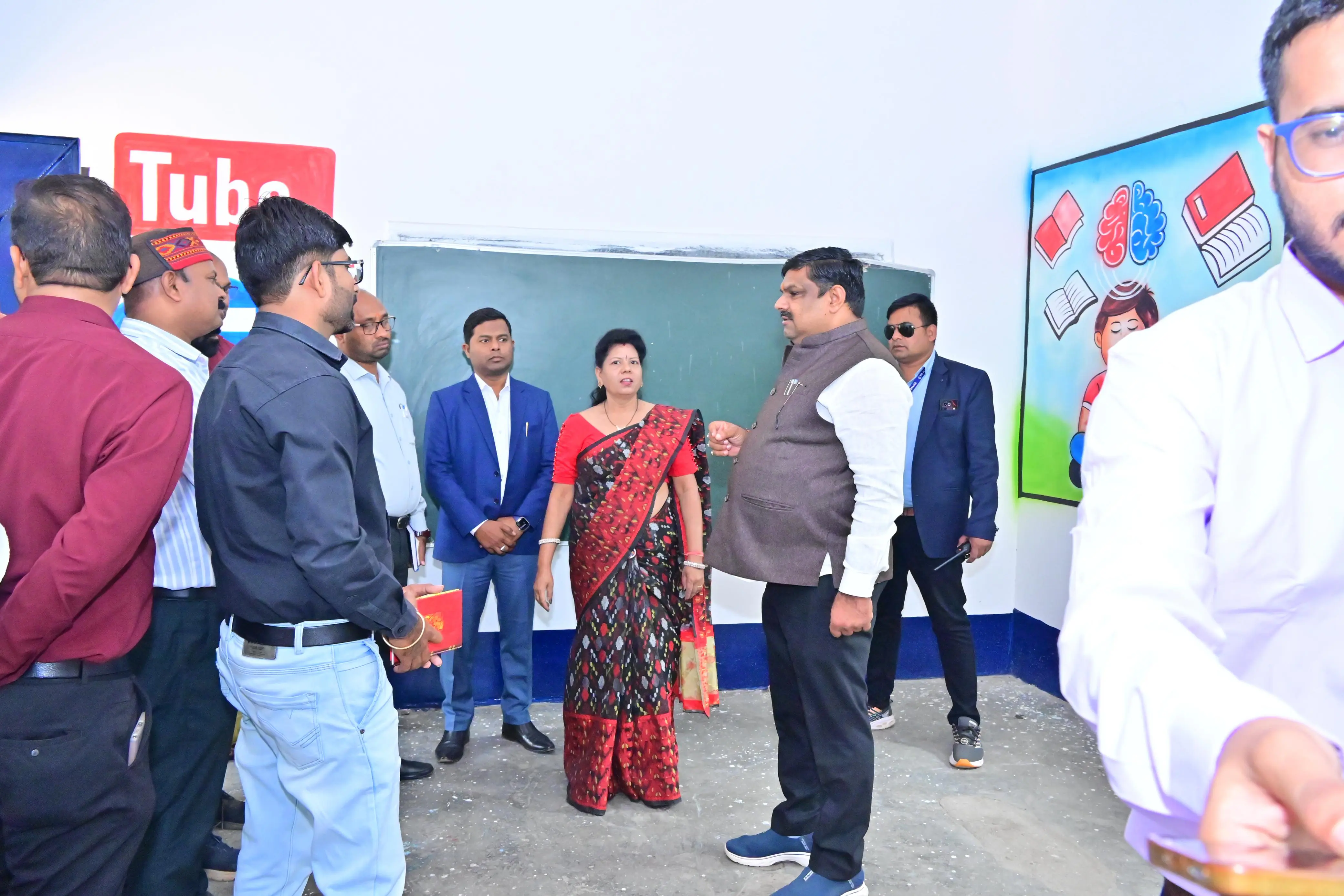 शिक्षा मंत्री गजेन्द्र यादव की पहल दुर्ग के 11 स्कूल बनेंगे स्मार्ट और 10 स्कूल में लगेगी स्मार्ट क्लास