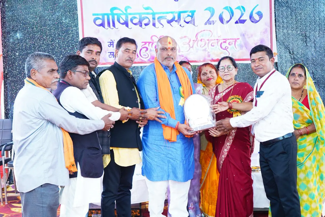 विनायकपुर पीएम शासकीय प्राथमिक शाला में आयोजित वार्षिक उत्सव एवं पुरस्कार वितरण कार्यक्रम में शामिल हुए दुर्ग ग्रामीण विधायक ललित चंद्राकर