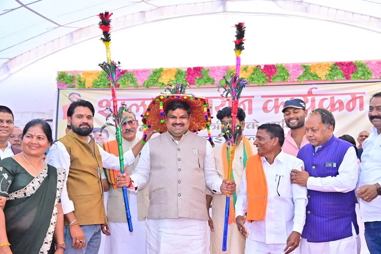 शिक्षा मंत्री गजेंद्र यादव एक दिवसीय प्रवास पर बेमेतरा पहुंचे, जाता में शाला उन्नयन कार्यक्रम में शामिल होकर की कई महत्वपूर्ण घोषणाएं