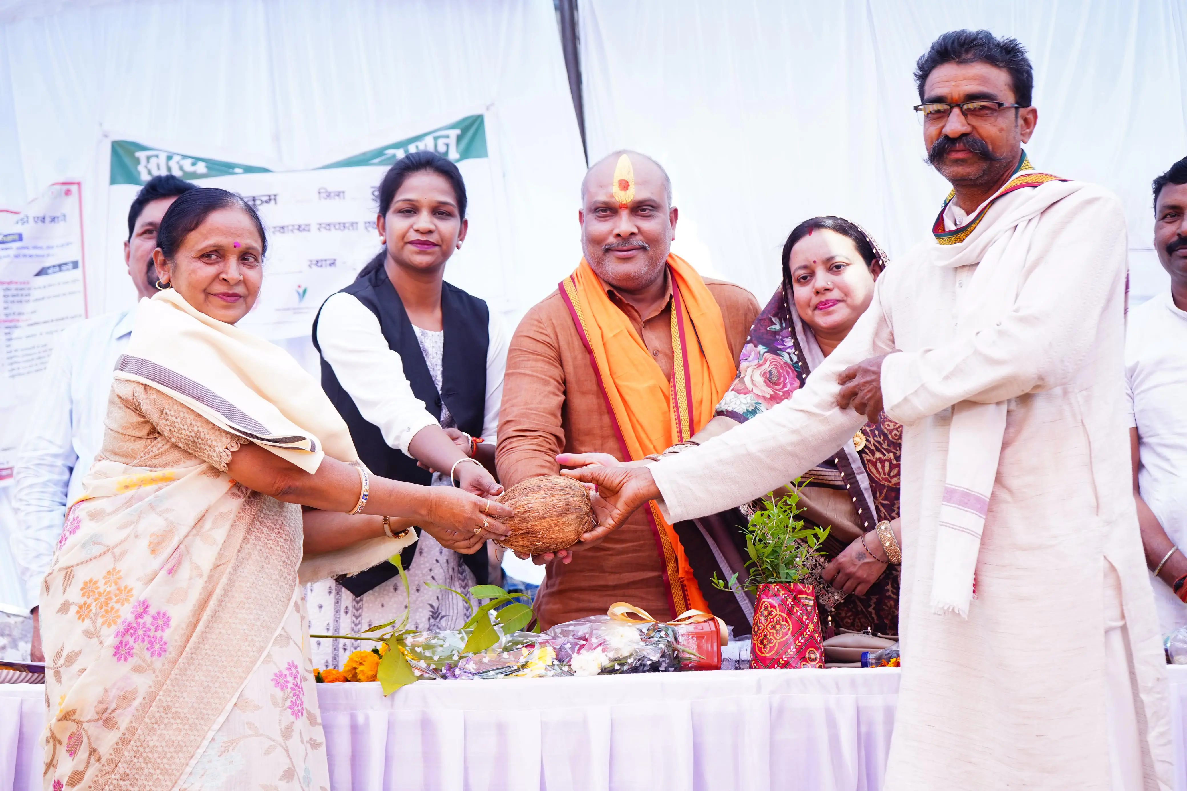 नगपुरा में आयोजित विकासखंड स्तरीय मितानिन स्वास्थ्य पंचायत सम्मेलन जनसवांद कार्यक्रम में शामिल हुए दुर्ग ग्रामीण विधायक ललित चंद्राकर