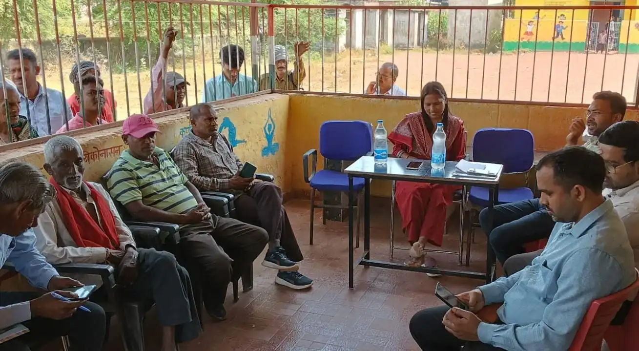 जिला पंचायत सीईओ ने योजनाओं की प्रगति का लिया जायजा, समय सीमा में कार्य पूर्ण करने के निर्देश