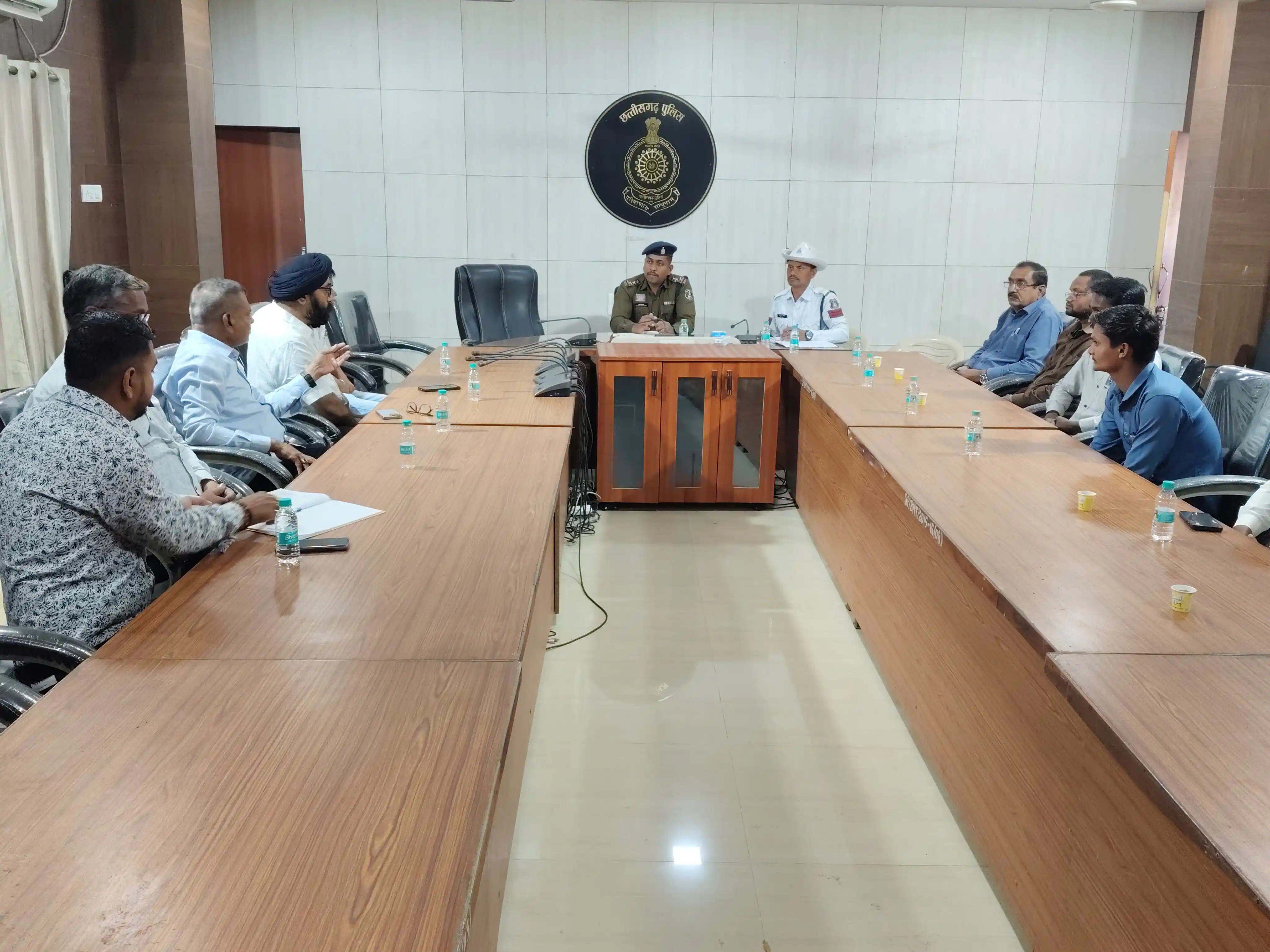 शहर की यातायात व्यवस्था सुदृढ़ करने हेतु चेंबर ऑफ कॉमर्स एवं पेट्रोल पंप संचालकों की बैठक आयोजित