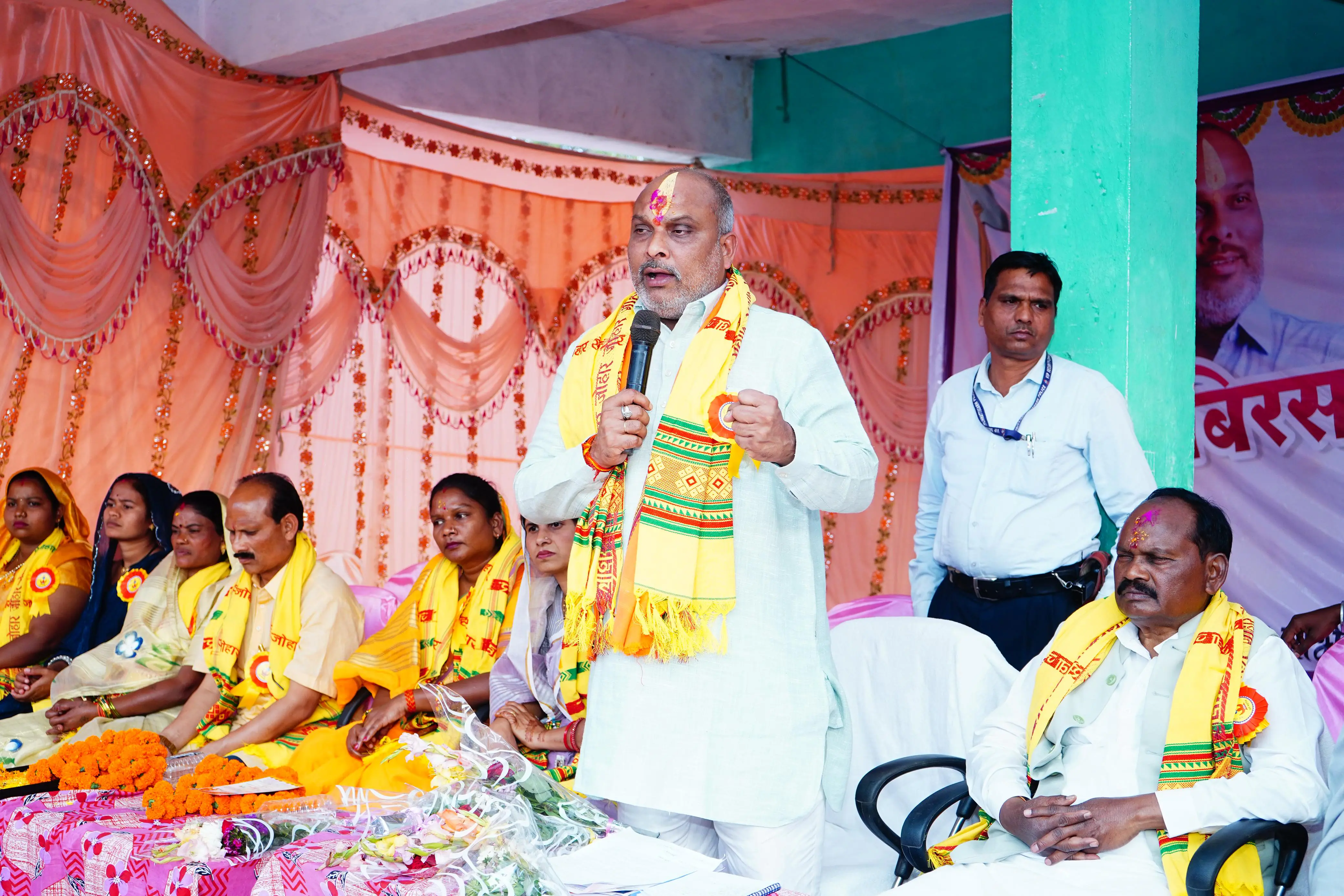 दुर्ग ग्रामीण विधायक ललित चंद्राकर ने ग्राम कैशोखेरी (टिपानगढ़) में भगवान बिरसा मुंडा जी की प्रतिमा अनावरण किया