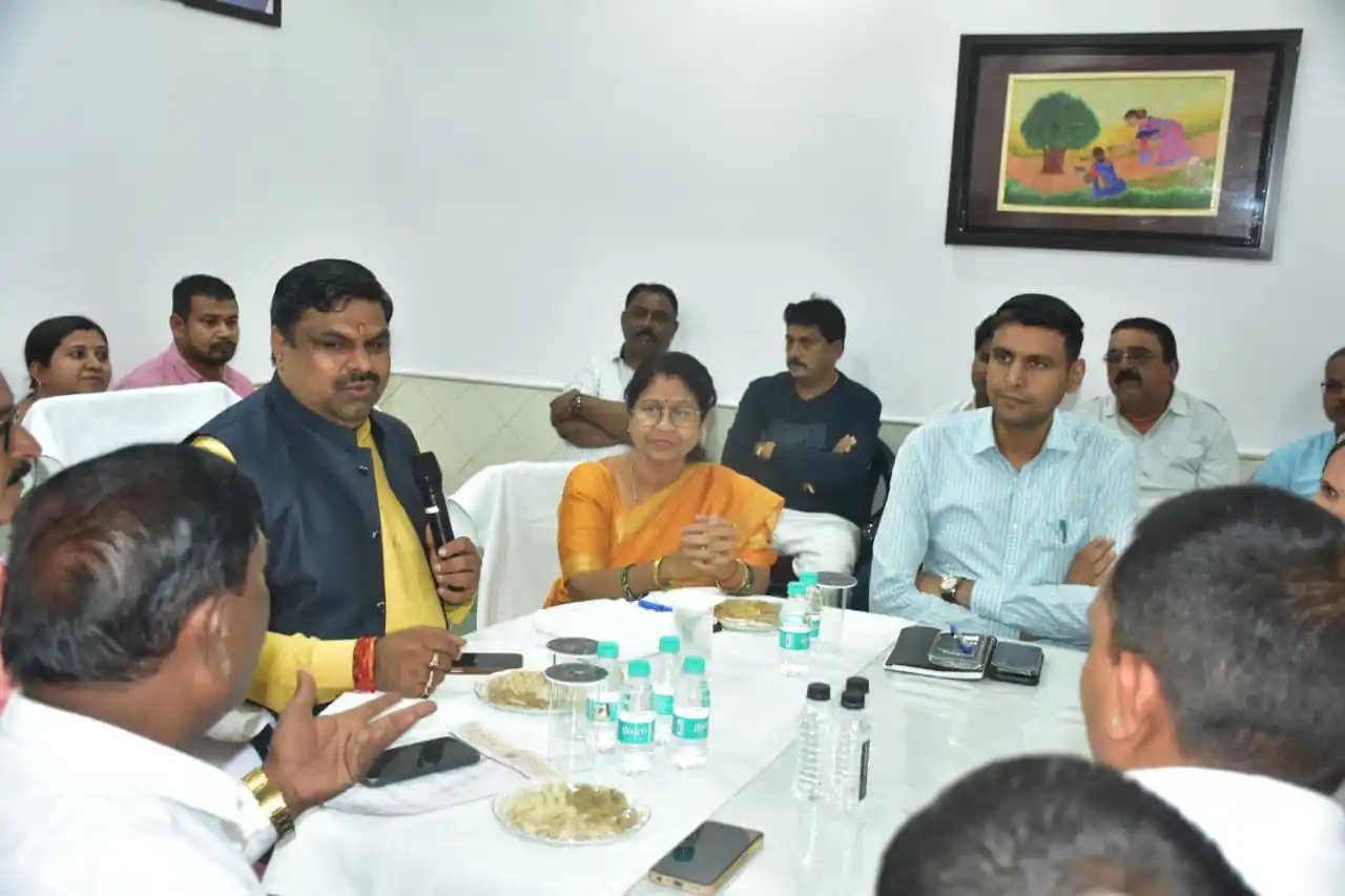 दुर्ग के विकास को नई रफ्तार: गजेंद्र यादव की बड़ी बैठक, 22 करोड़ से होंगे ऐतिहासिक कार्य