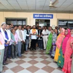 किसानों ने बोरवेल कनेक्शन जुड़ने पर पूर्व विधायक आशीष छाबड़ा का आभार व्यक्त किया