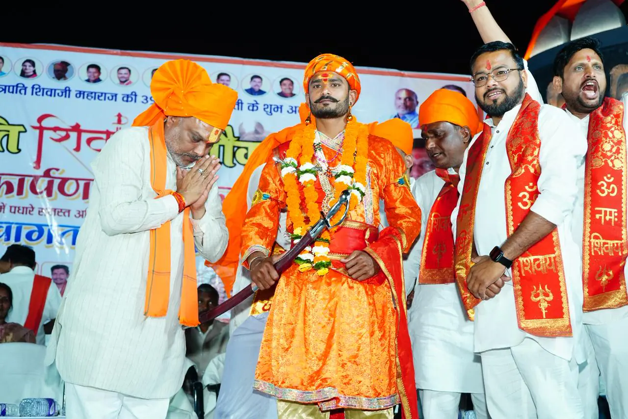 उप मुख्यमंत्री विजय शर्मा व दुर्ग ग्रामीण विधायक ललित चंद्राकर के आतिथ्य में कवर्धा शिवाजी चौक पर छत्रपति शिवाजी महाराज जी के मूर्ति का अनावरण किया