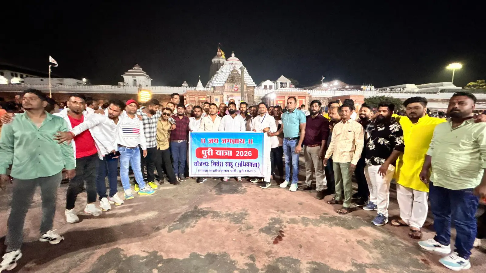 दुर्ग से 100 युवाओं का भव्य आध्यात्मिक सफर: जगन्नाथ मंदिर में एक साथ किए भगवान के दर्शन