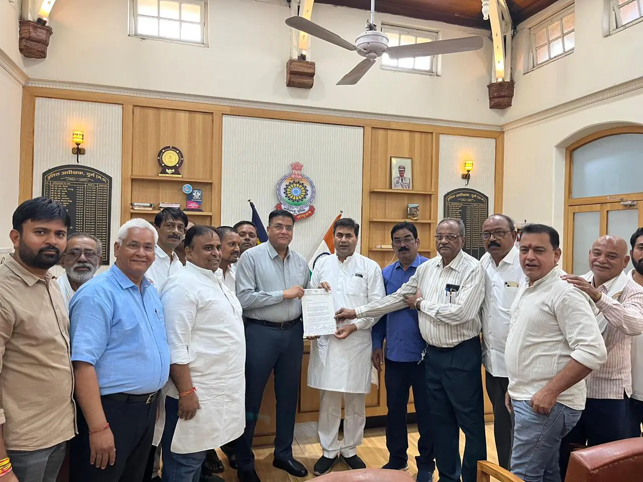 ई-चालान की भारी जुर्माना राशि के विरोध में कांग्रेस ने पुलिस अधीक्षक को सौंपा ज्ञापन , अध्यक्ष बाकलीवाल ने कहा- मध्यमवर्गीय पर आर्थिक बोझ