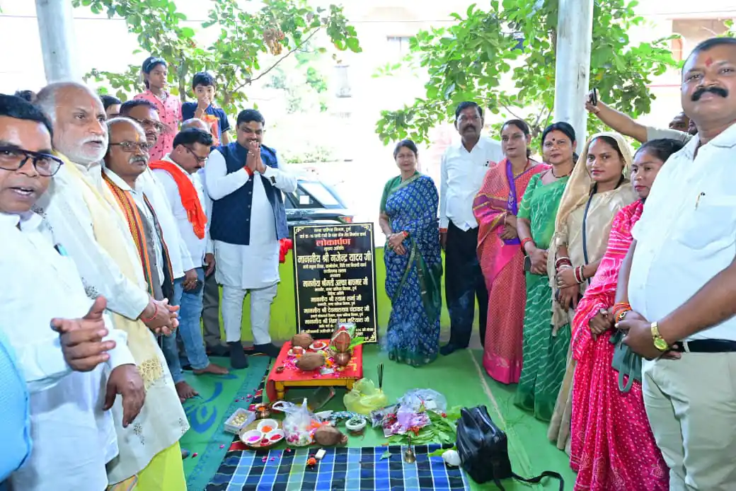 मंत्री गजेन्द्र यादव ने किया वार्ड 16 डोमशेड का लोकार्पण