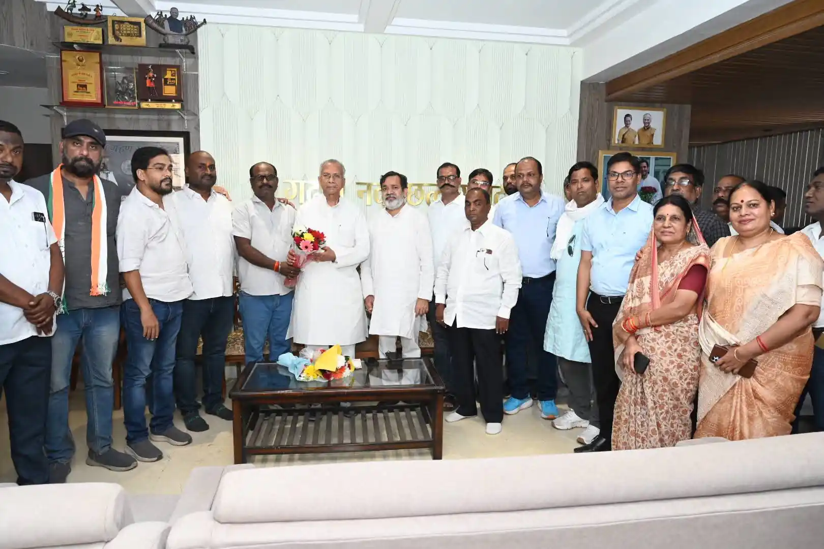 भिलाई शहर जिला कांग्रेस कमेटी की नई कार्यकारिणी ने पूर्व मुख्यमंत्री और गृहमंत्री से आशीर्वाद लिया