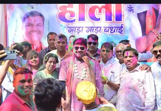 चेंबर ऑफ कॉमर्स दुर्ग का होली मिलन, मंत्री गजेंद्र यादव को अबीर-गुलाल लगाकर दी शुभकामनाएं