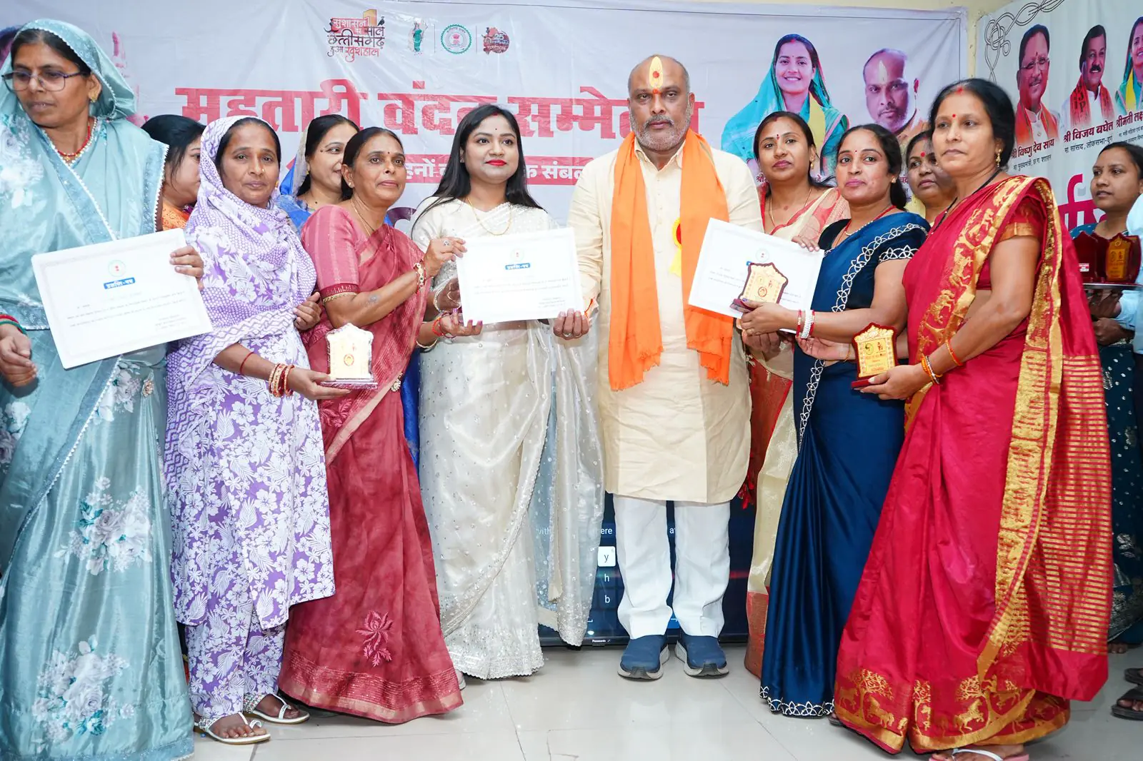 अंतर्राष्ट्रीय महिला दिवस एवं महिला सम्मान समारोह कार्यक्रम में सम्मिलित हुए दुर्ग ग्रामीण विधायक ललित चंद्राकर