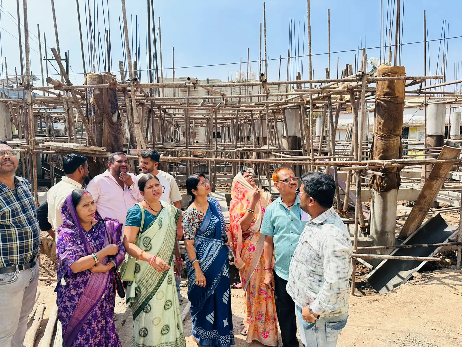 निर्माणाधीन पानी टंकी का शिक्षक नगर का महापौर अलका बाघमार ने किया निरीक्षण, गुणवत्ता में लापरवाही पर ठेकेदार को लगाई कड़ी फटकार