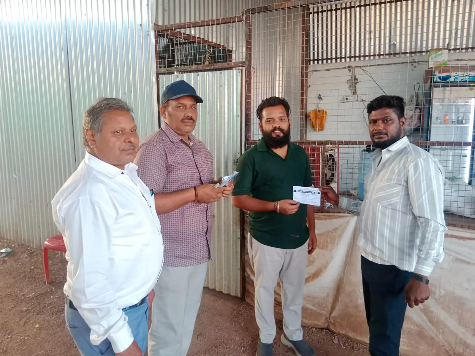 प्रतिबंधित प्लास्टिक के खिलाफ निगम की सख्त कार्रवाई, कई दुकानों से डिस्पोजल गिलास व झिल्ली पन्नी जब्त, जुर्माना वसूला