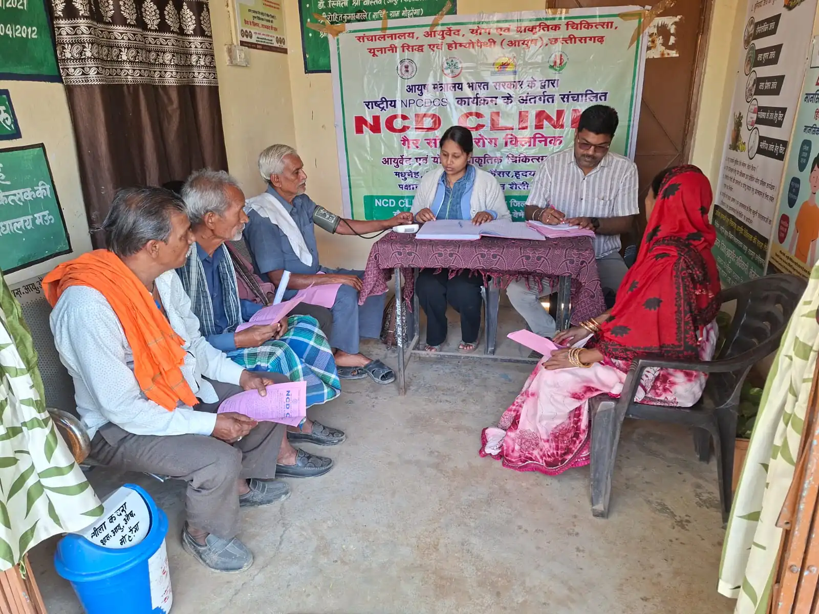 आयुष विभाग और जिला चिकित्सालय के संयुक्त प्रयास से लोगों को स्वस्थ जीवनशैली अपनाने के लिए किया जा रहा प्रेरित