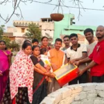 भीषण गर्मी में जीव दया की भावना से प्रेरित होकर युवाओं ने स्वयं के खर्चे से बांटे कोटना व सकुरा,युवाओं का यह कार्य प्रेरणा दाई–दिनेश देवांगन