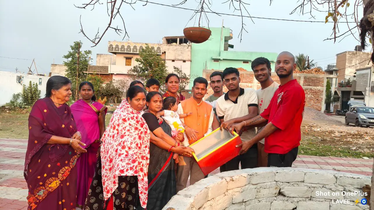 भीषण गर्मी में जीव दया की भावना से प्रेरित होकर युवाओं ने स्वयं के खर्चे से बांटे कोटना व सकुरा,युवाओं का यह कार्य प्रेरणा दाई–दिनेश देवांगन