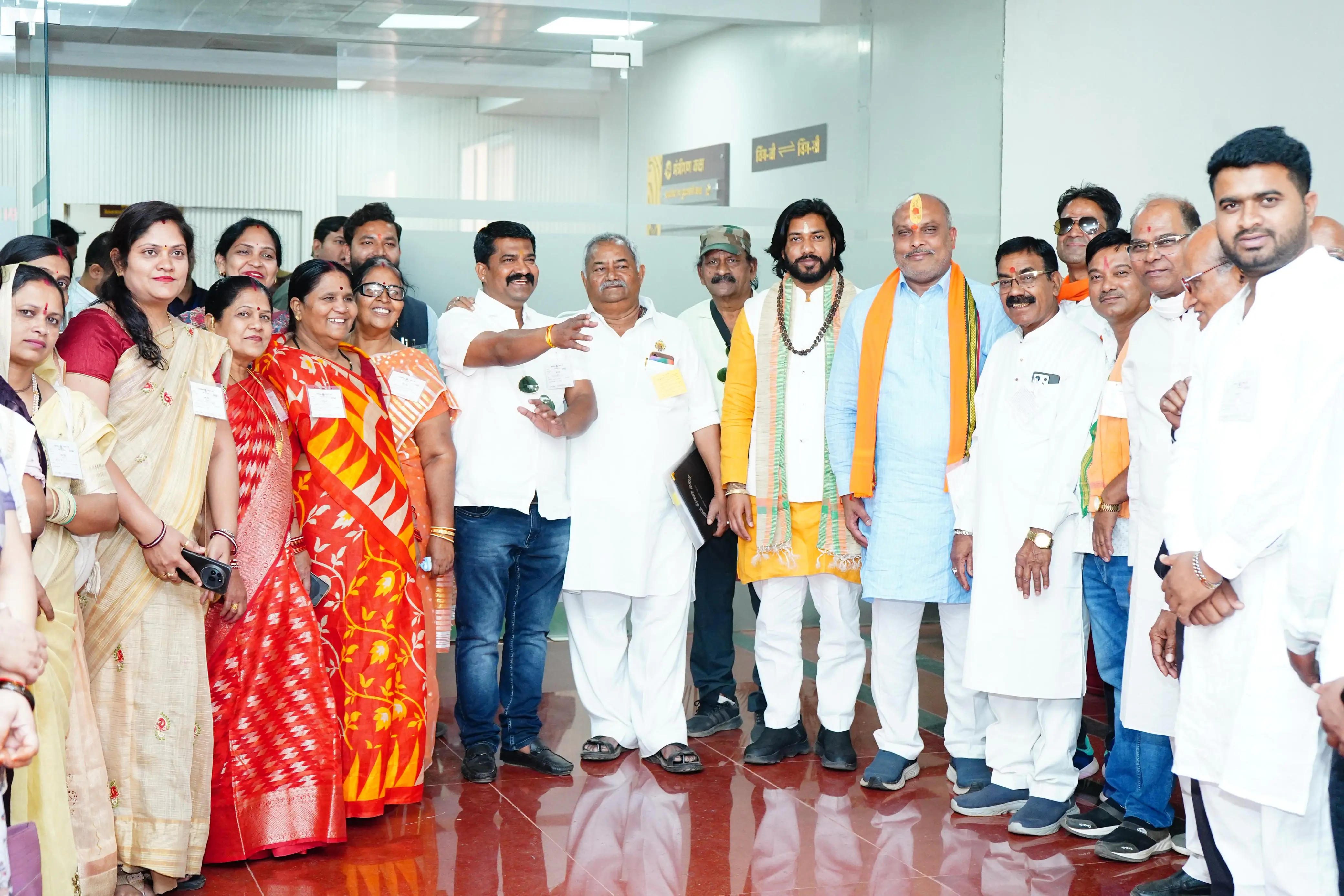 दुर्ग ग्रामीण विधायक ललित चंद्राकर जी के नेतृत्व में यादव समाज के जनप्रतिनिधियों ने देखी विधान सभा सत्र की कार्यवाही