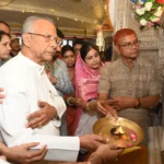 सपरिवार पूर्व गृह मंत्री ताम्रध्वज साहू ने किए माता बम्लेश्वरी कए दर्शन