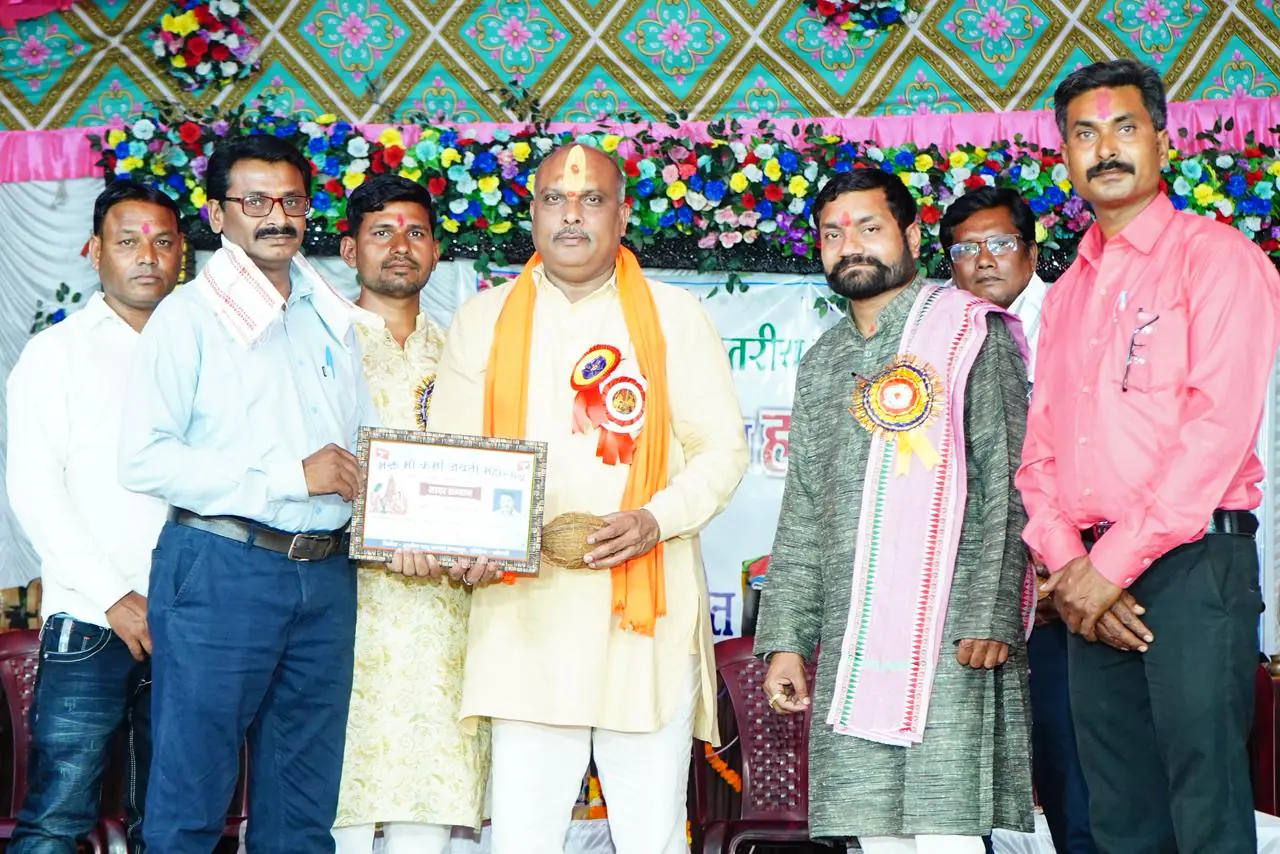मचांदुर में आयोजित भक्त माता कर्मा जयंती समारोह में शामिल हुए दुर्ग ग्रामीण विधायक ललित चंद्राकर