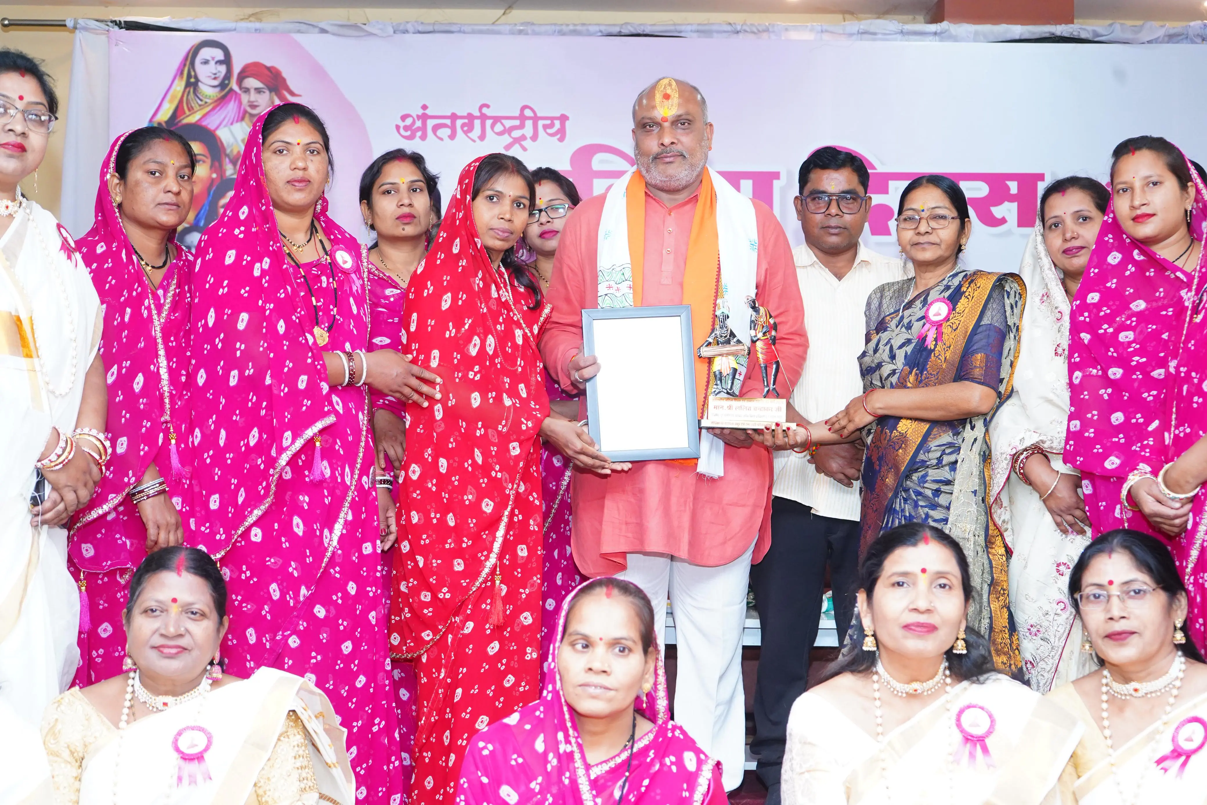 अंतर्राष्ट्रीय महिला दिवस एवं महिला सम्मान समारोह कार्यक्रम में सम्मिलित हुए दुर्ग ग्रामीण विधायक ललित चंद्राकर