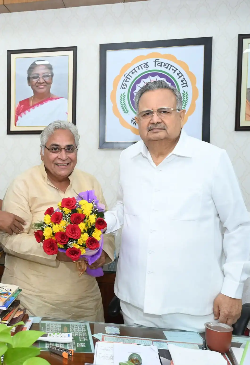 अरुण वोरा ने डॉ. रमन सिंह से की आत्मीय भेंट, कुशलक्षेम जाना