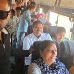 मंत्री गजेन्द्र यादव का बस सफर, आमजन से जुड़कर उनसे संवाद किये