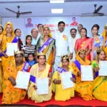 शिक्षा मंत्री गजेन्द्र यादव ने किया अंगना म शिक्षा देने वाली माताओं का सम्मान