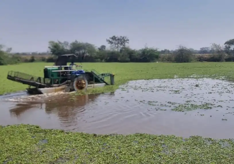 पॉन्ड क्लीनर मशीन से तालाबों की सफाई में आई तेजी, पुलगांव गौठान तालाब बना उदाहरण