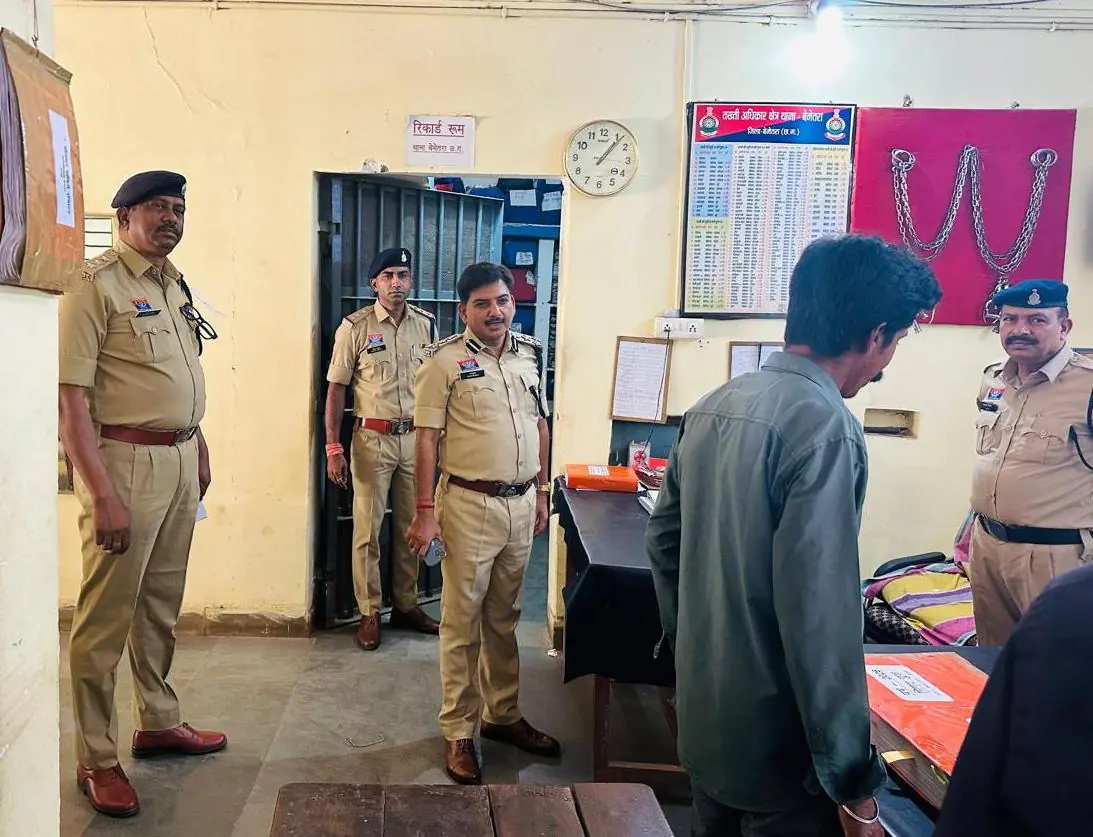 डीआईजी रामकृष्ण साहू ने कोतवाली का किया निरीक्षण, अवैध शराब, जुआ, सट्टा, गांजा, नशीली दवा एवं अन्य अवैध कार्यों में लिप्त लोगों के खिलाफ सख्त कार्रवाई के दिए निर्देश