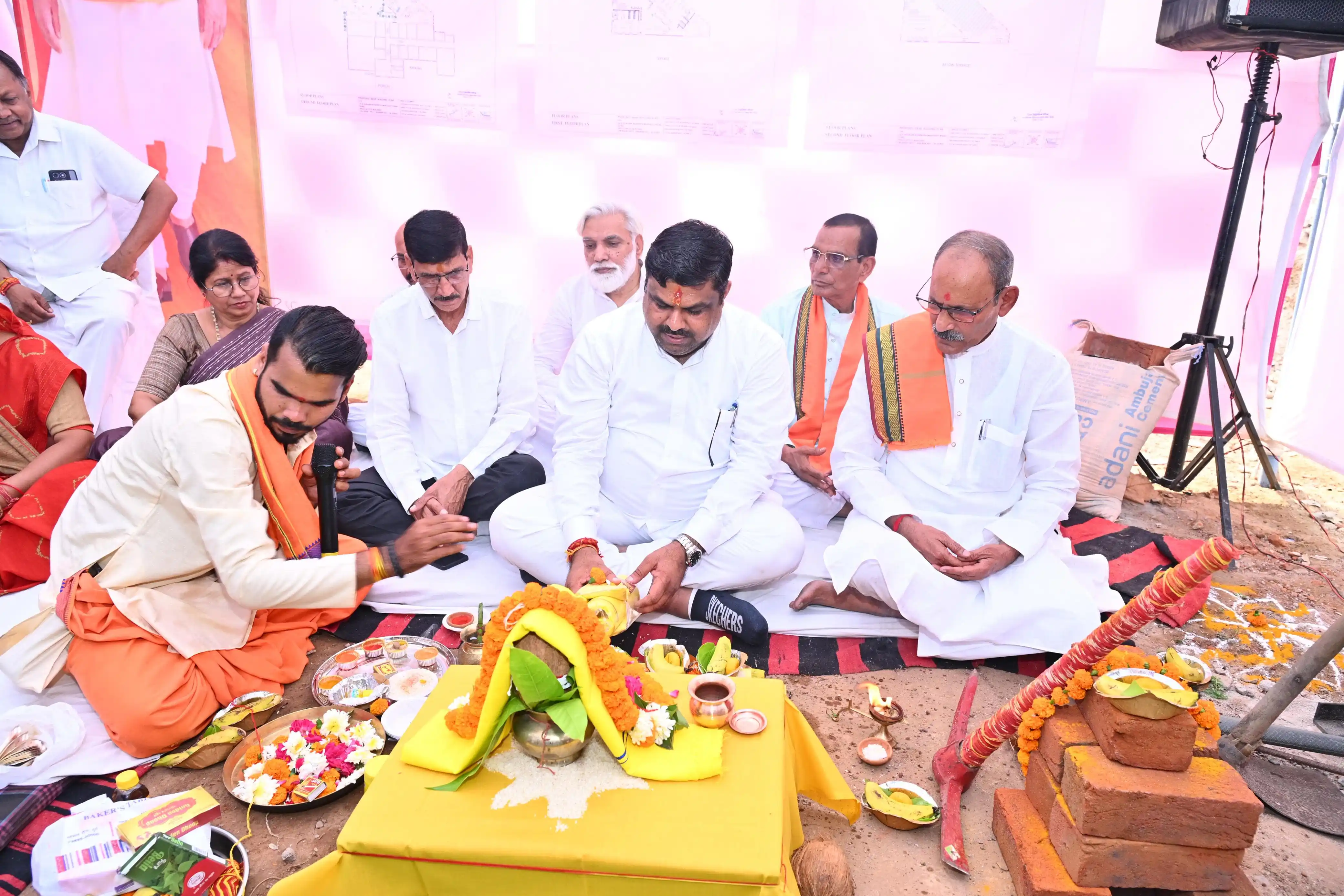 जिला सहकारी बैंक को मिलेगा नया भवन, मंत्री गजेन्द्र यादव ने किया भूमिपूजन