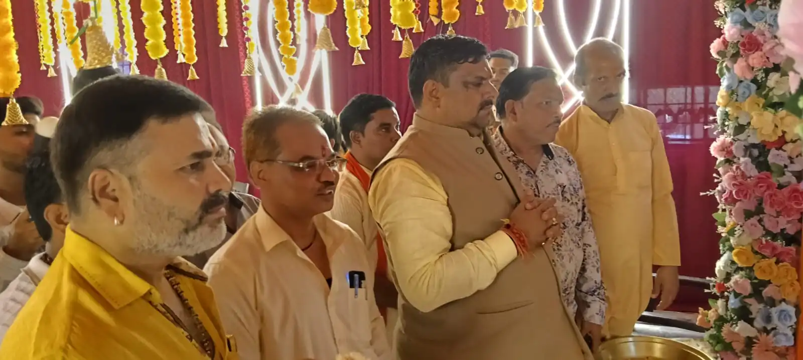 भगवान हनुमान जन्मोत्सव पर मंदिरों में श्रद्धालुओं का उमड़ा सैलाब, मंदिरों में गूंजे बजरंग बली के जयकारे, भंडारा में महाप्रसादी ग्रहण करने श्रद्धालुओं की लगी कतारें