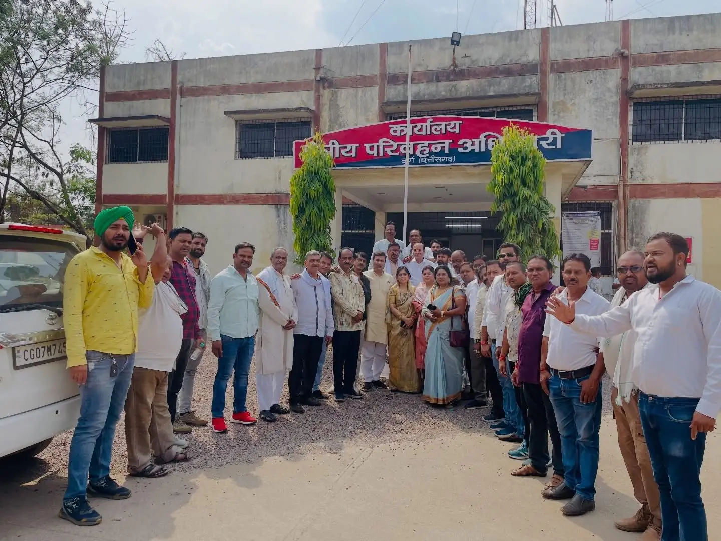 ई-चालान की अधिक जुर्माना राशि लेने से जनता त्रस्त , कांग्रेस ने RTO अधिकारी को सौंपा ज्ञापन