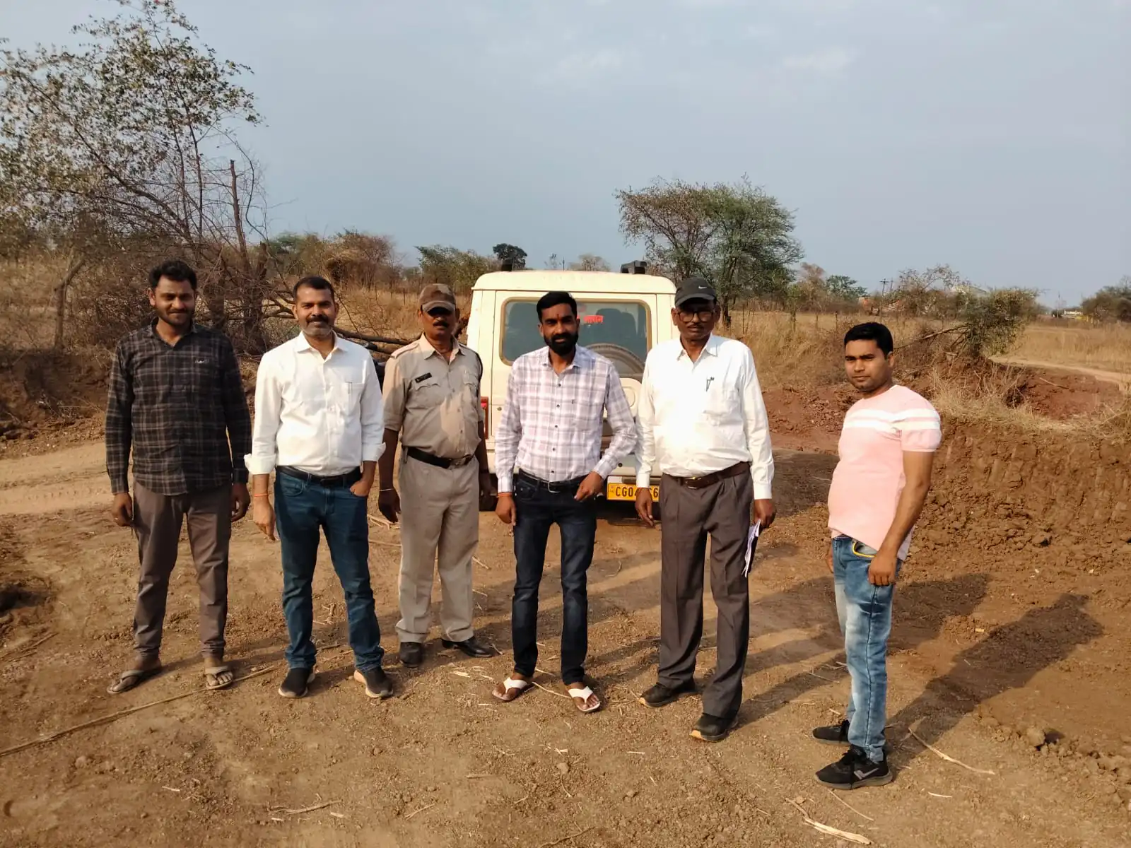 अवैध खनन पर जिला प्रशासन की बड़ी कार्रवाई, जेसीबी सहित 5 वाहन जब्त, लगातार जारी है सख्त अभियान