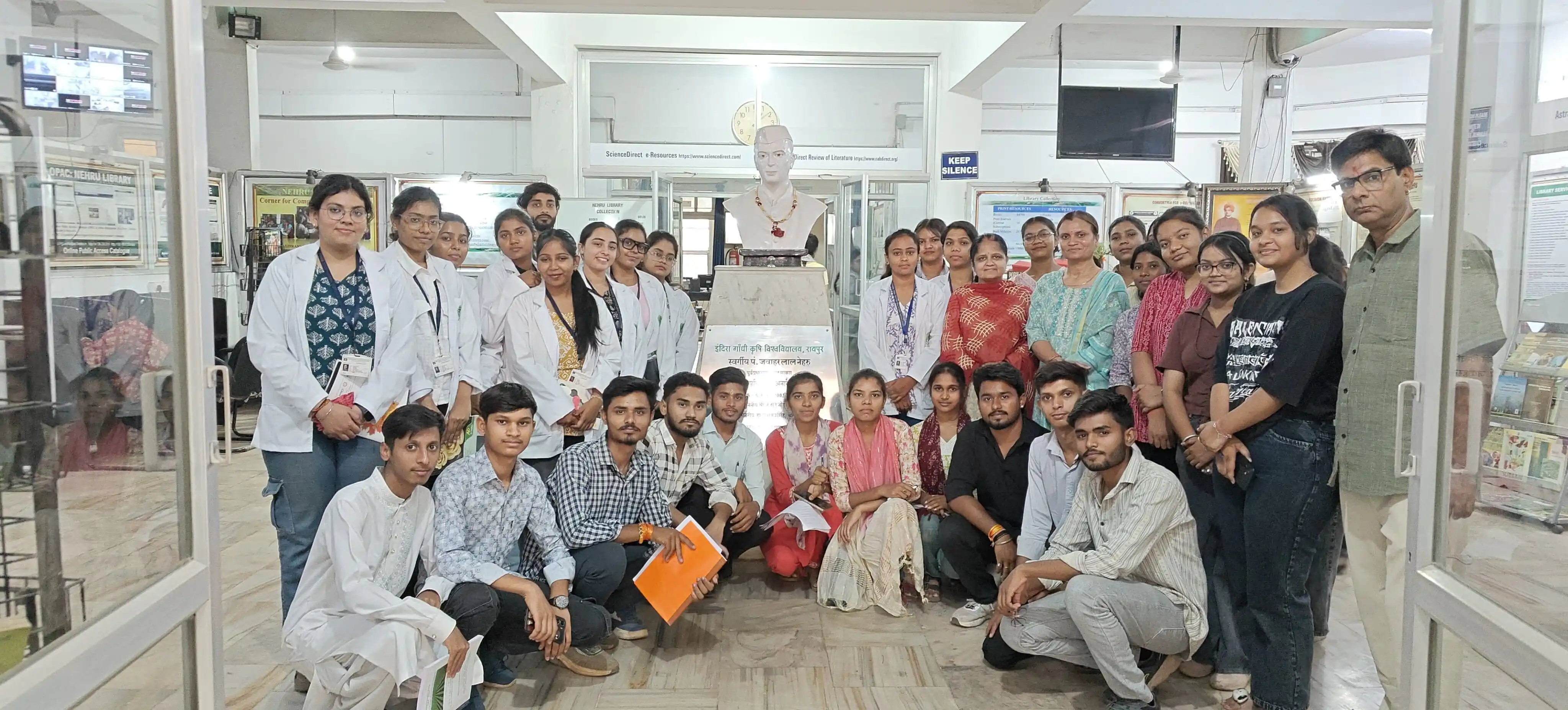 CAC के छात्रों ने किया नेहरू लाइब्रेरी का भ्रमण
