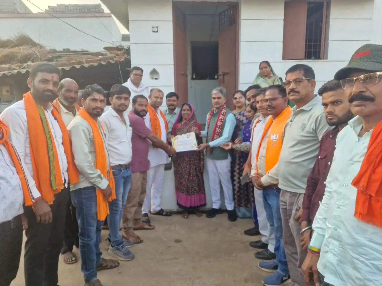 गांव चलो, बस्ती चलो अभियान के तहत धमधा भाजपा मंडल में हुआ व्यापक जनसंपर्क