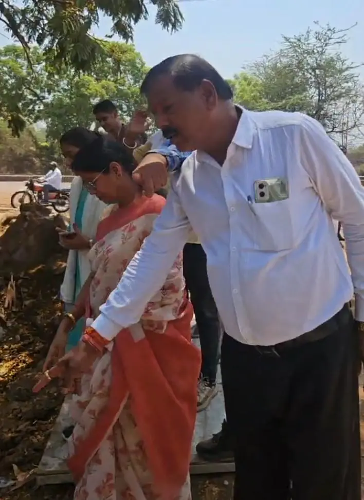 सिकोला नाला निर्माण कार्य का महापौर अलका बाघमार ने किया निरीक्षण