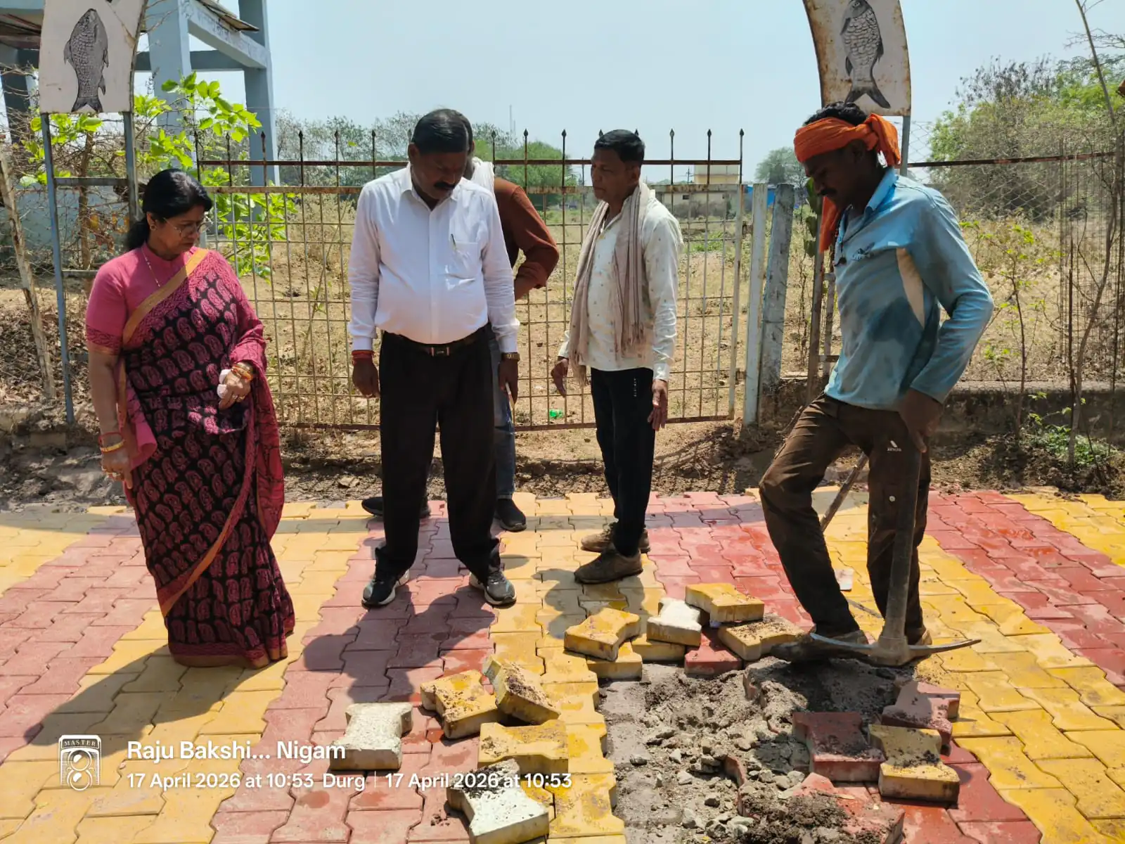 पेवर ब्लॉक निर्माण में लापरवाही पर सख्त हुईं महापौर, खराब कार्य उखाड़कर दोबारा निर्माण के निर्देश