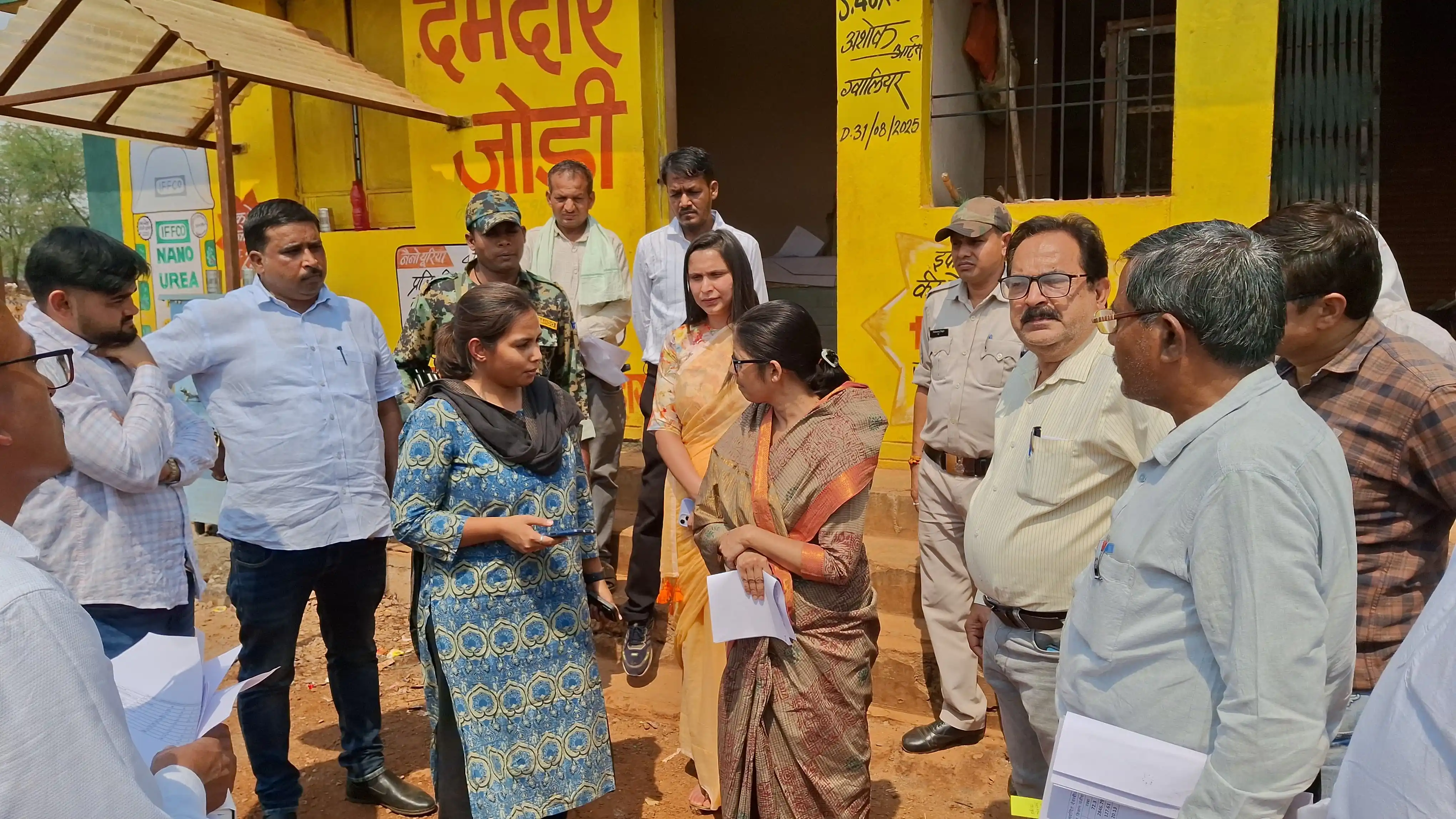 देवरबीजा सेवा सहकारी समिति का निरीक्षण: प्रभारी सचिव शहला निगार ने व्यवस्थाओं का लिया जायजा