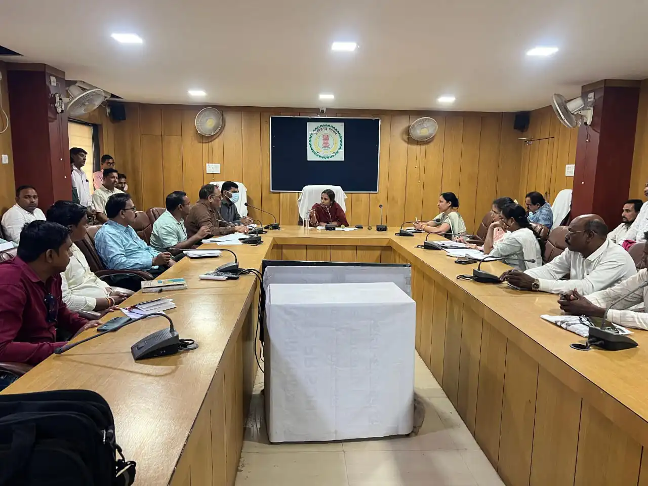 कलेक्टर प्रतिष्ठा ममगाईं ने ली खाद्य, कृषि एवं सहकारी समितियों की विस्तृत समीक्षा बैठक