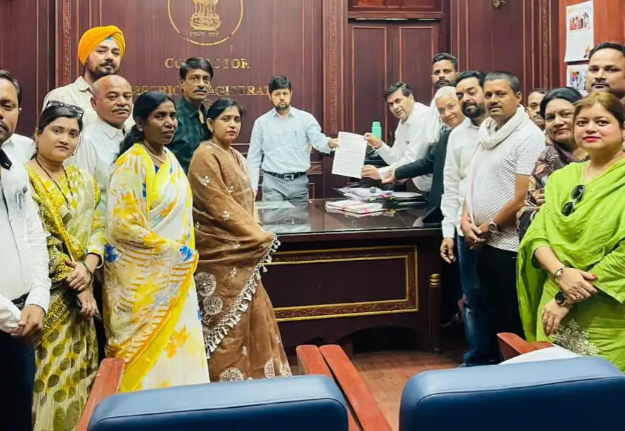 महतारी वंदन के ई KYC व्यवस्था, जल संकट, प्रवेश प्रक्रिया व नसबंदी प्रकरण पर कांग्रेस ने उठाए सवाल, कलेक्टर को सौंपा ज्ञापन