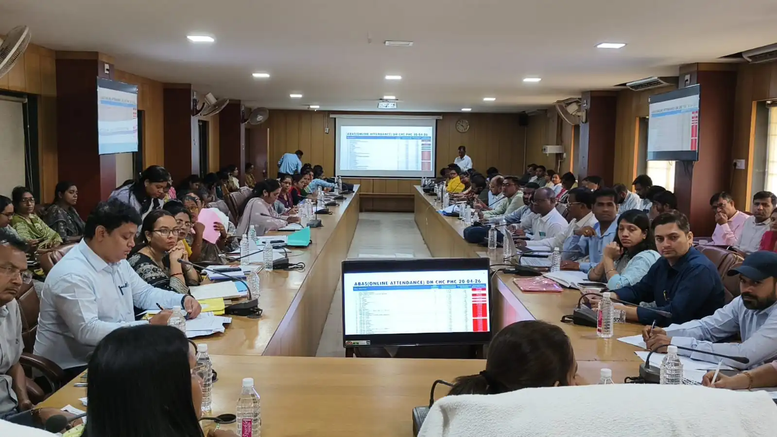 महिलाओं एवं बच्चों के कल्याण के लिए महिला बाल विकास एवं स्वास्थ्य विभाग संवेदनशीलता से कार्य करें : कलेक्टर